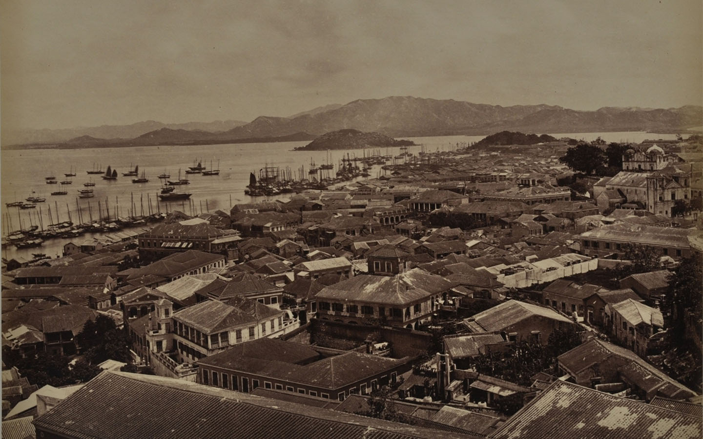 The Macao Museum is holding an exhibition of historical photographs