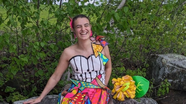 Thunder Bay teen's duct tape prom dress makes finals in international contest