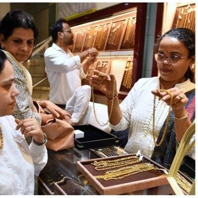 Titan stock dips 4% on disappointing jewellery biz growth in June quarter