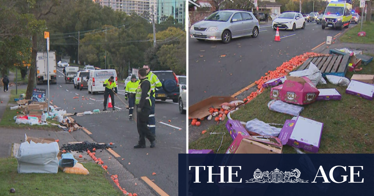 Truck's fruit spill shuts down Sydney road lane