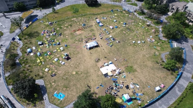 U of T protesters have until 6 p.m. to clear encampment before police can legally move in