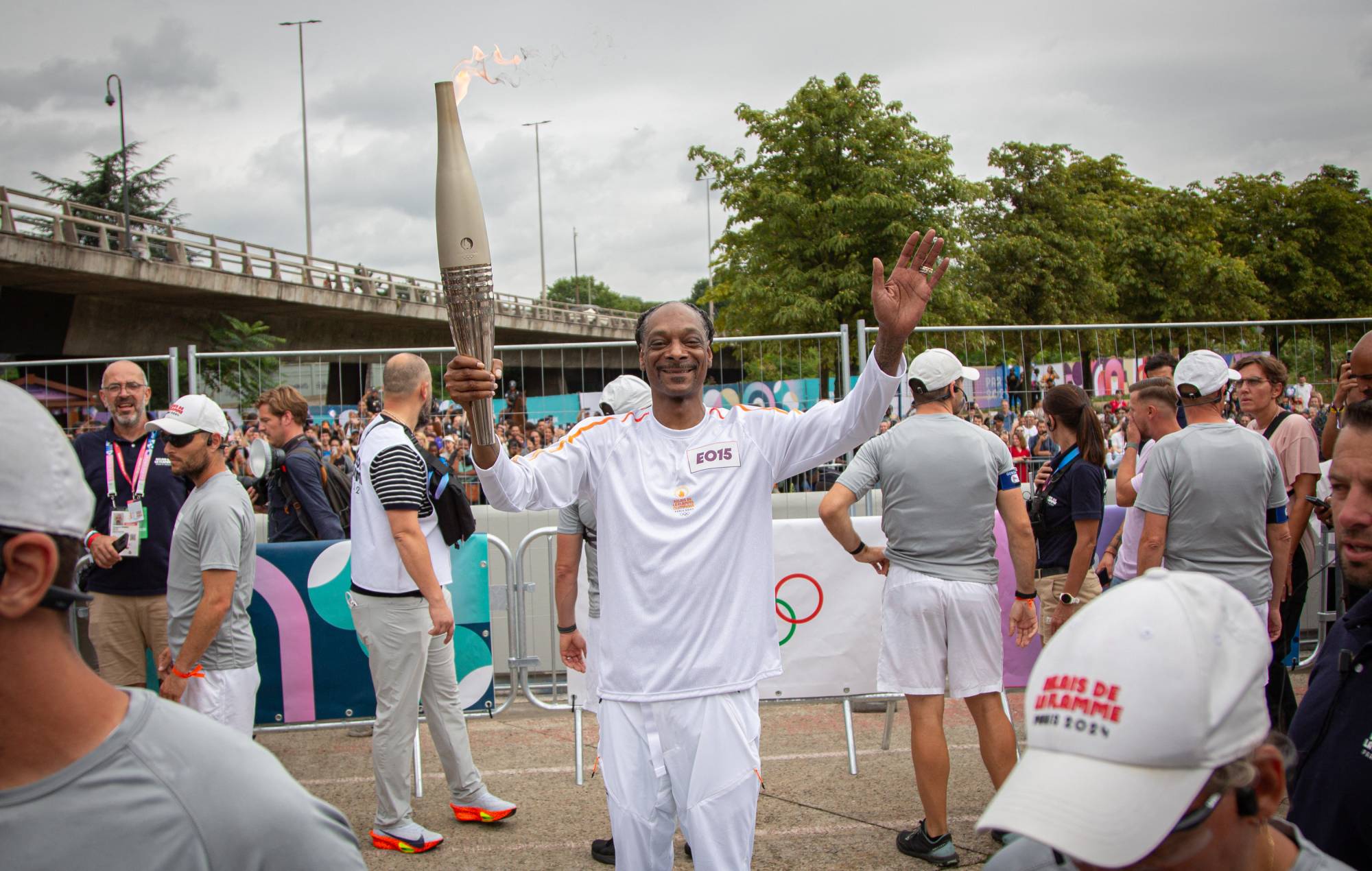 Watch Snoop Dogg carry the Olympic torch through Paris