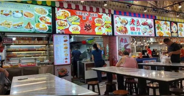'What do you want me to do about it?' Punggol hawker brushes off diner's complaint about wire in bee hoon, apologises later