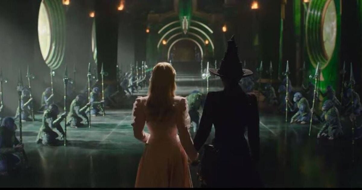 Wicked fans demand movie set 'becomes an attraction' at Universal Studios
