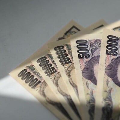 Yen rises over 0.5% as carry trades unwind, risk sentiment takes a hit