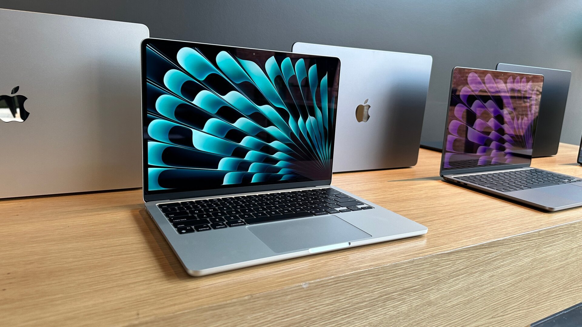 New Apple Patent Suggests Rotating Displays for Future MacBooks