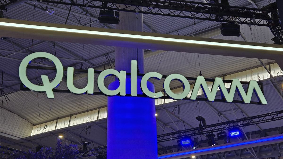 Qualcomm FY Q3 earnings underscore excitement over new Snapdragon AI chips