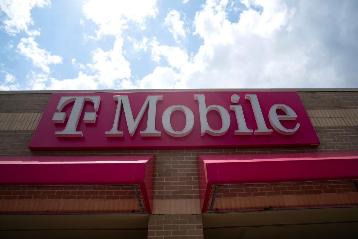 T-Mobile Revenue Beats Estimates on More Mobile Subscribers