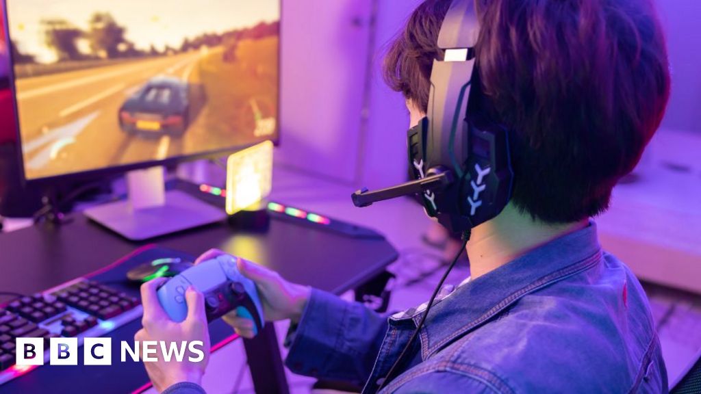 Video games strike rumbles on in row over AI