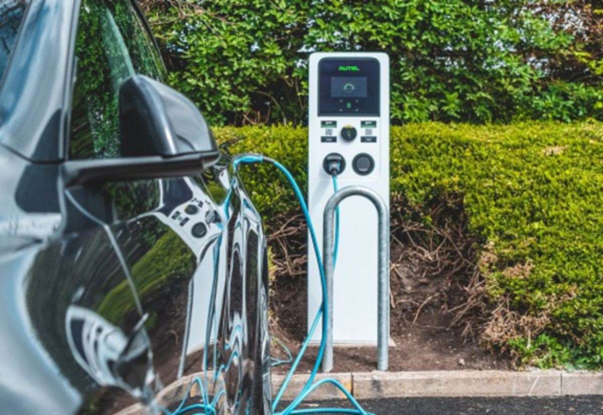 More than 100 electric vehicle charging points to be installed at Newmarket Racecourses