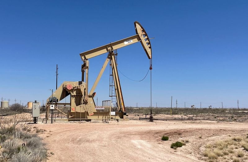 Oil rises on risk of broadening Middle East conflict
