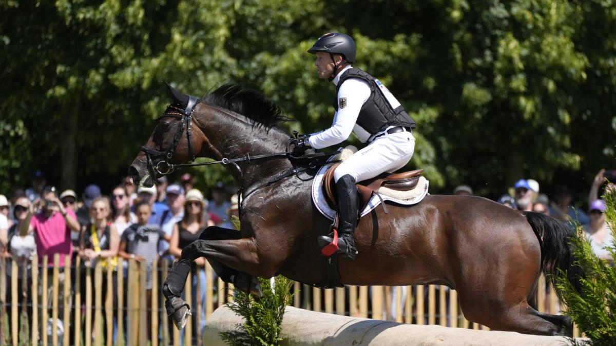 Horse racing leaders consider Paris Olympics equestrian scandal a lesson for their sport