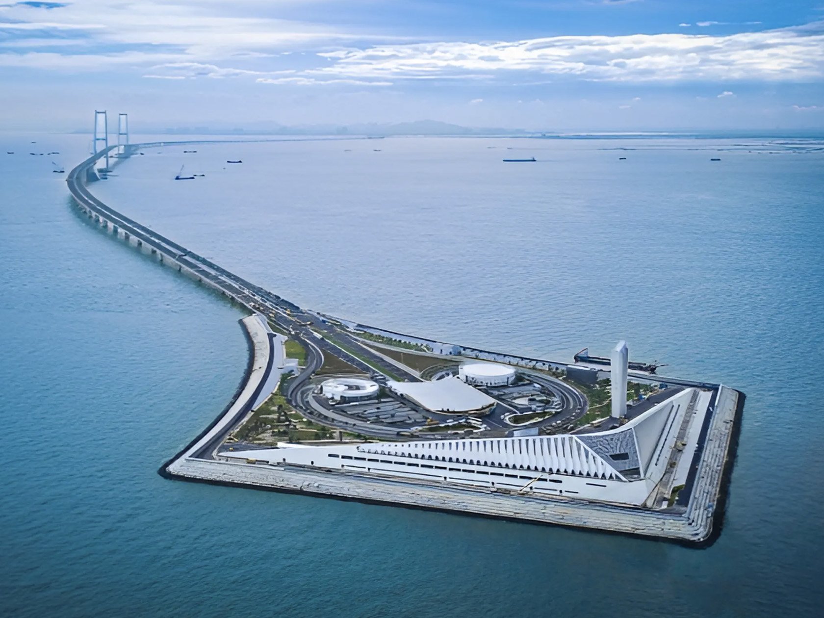 Revolutionary Cross-Sea Tunnel & Bridge System In China Has Broken 10 World Records