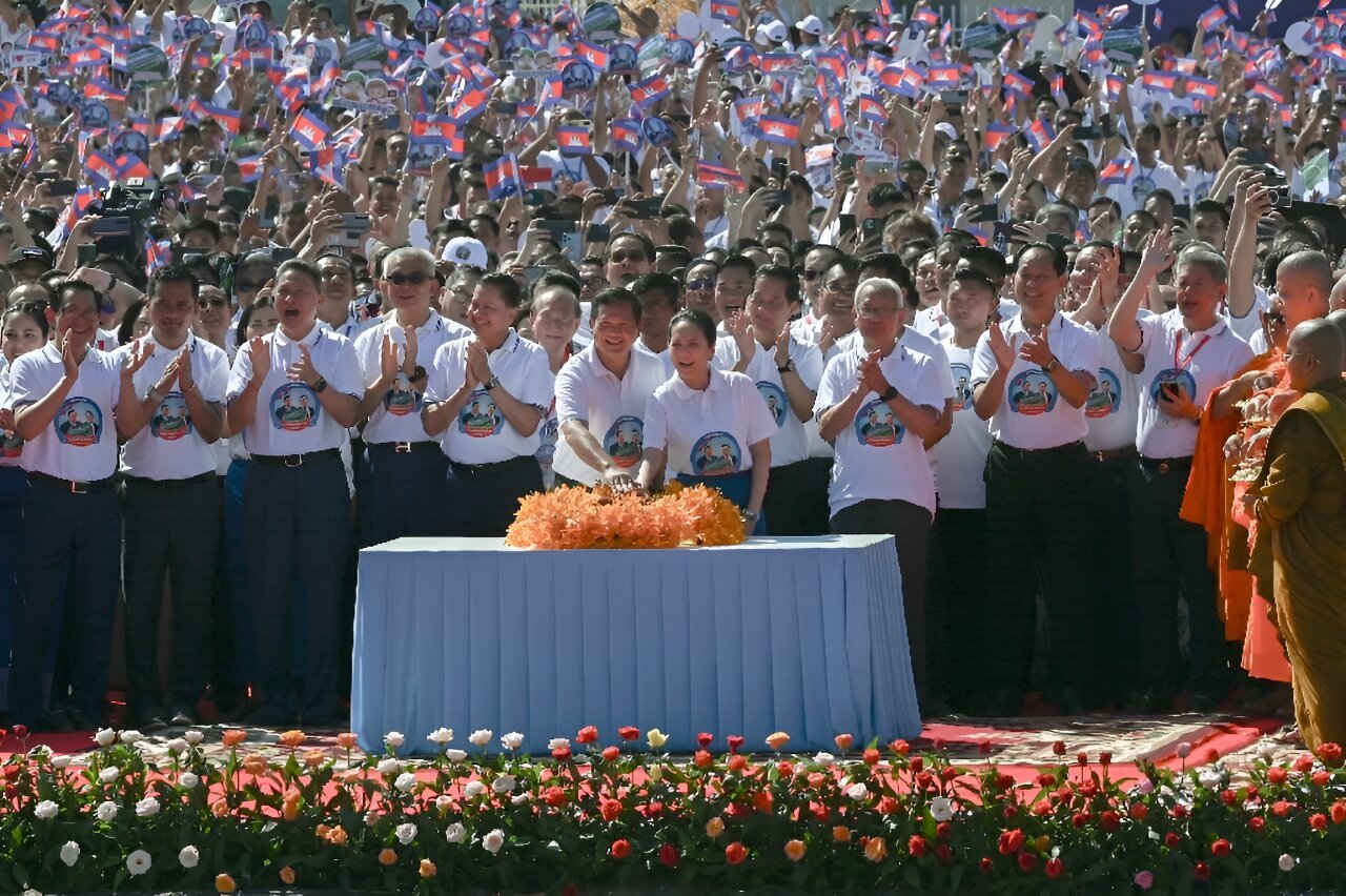 Cambodia PM launches project linking Mekong river to sea via canal