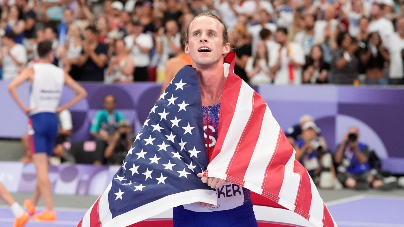 American Cole Hocker scores major upset in 1,500-meter final and sets Olympic record