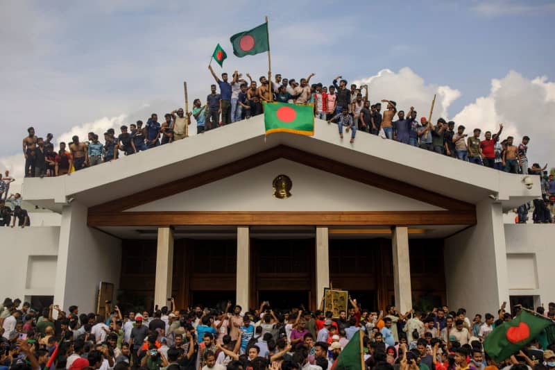 Bangladeshi president to dissolve parliament, ex-prime minister freed