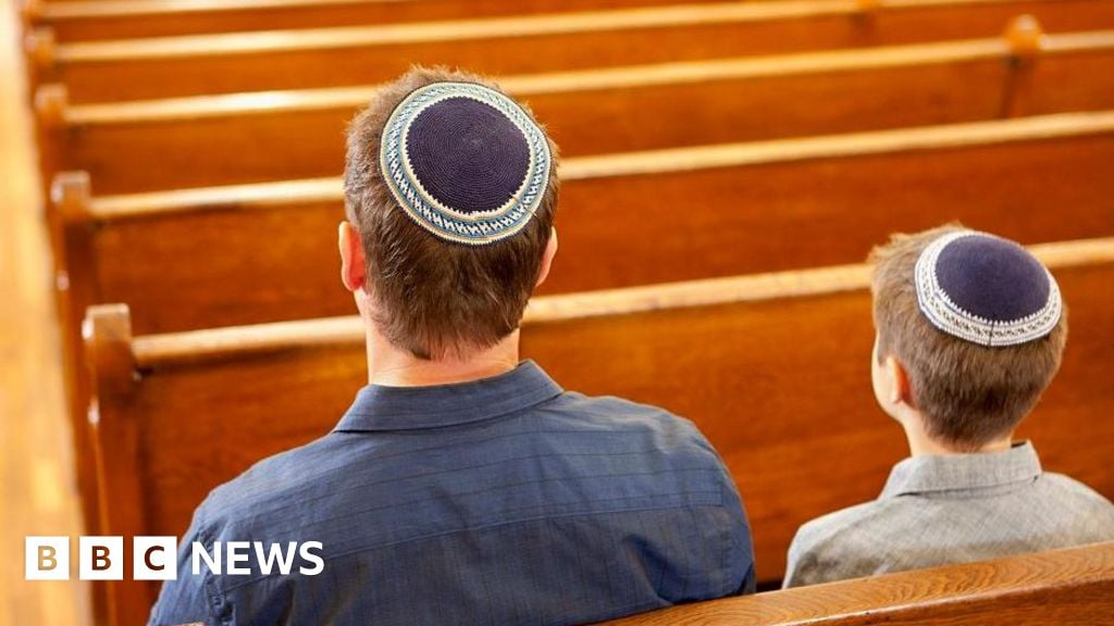 Big rise in antisemitic incidents in UK - charity