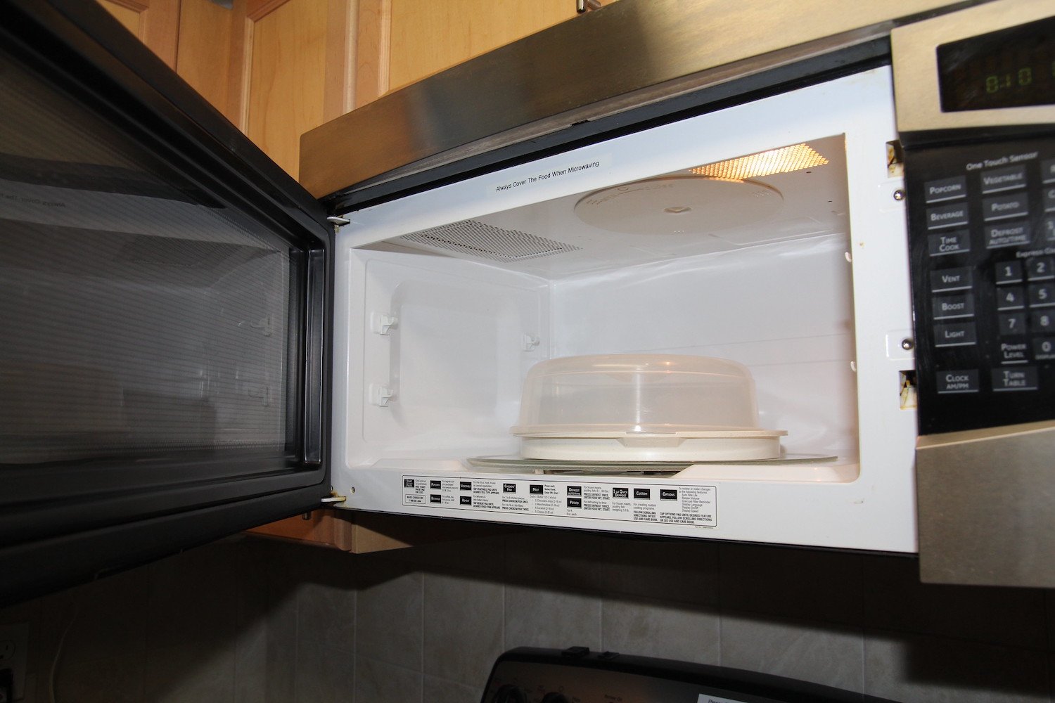 Your Microwave Could Be a Haven for Surprisingly Resilient Bacteria