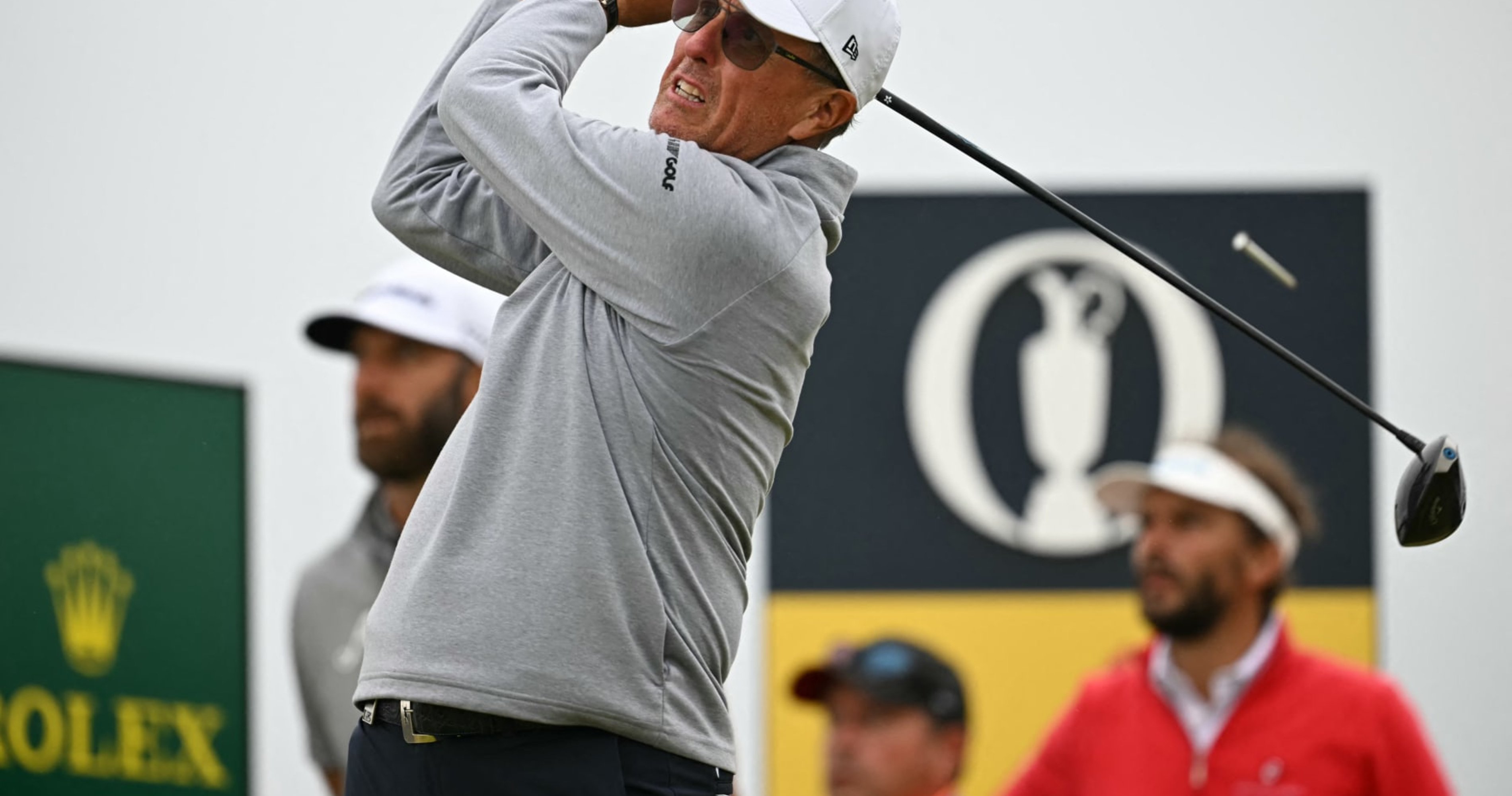 Phil Mickelson Vows to 'Step Aside' from LIV Golf Team If Struggles Continue