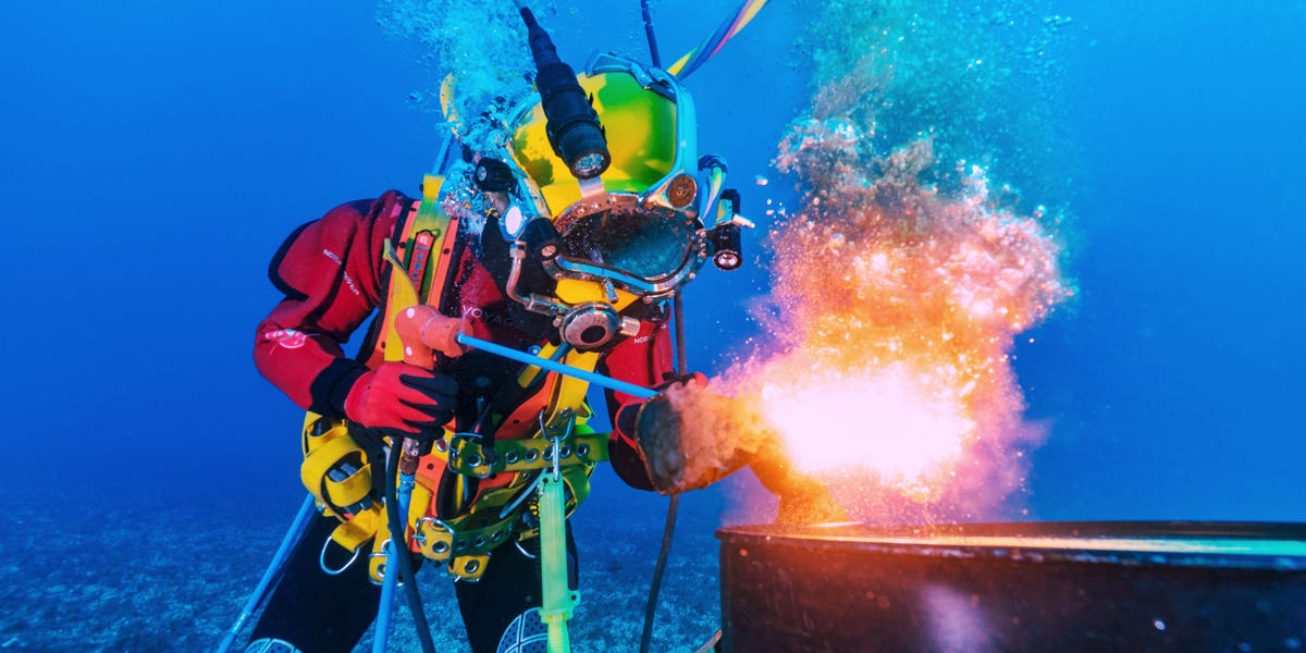 How underwater welders risk death to keep bridges and piers standing