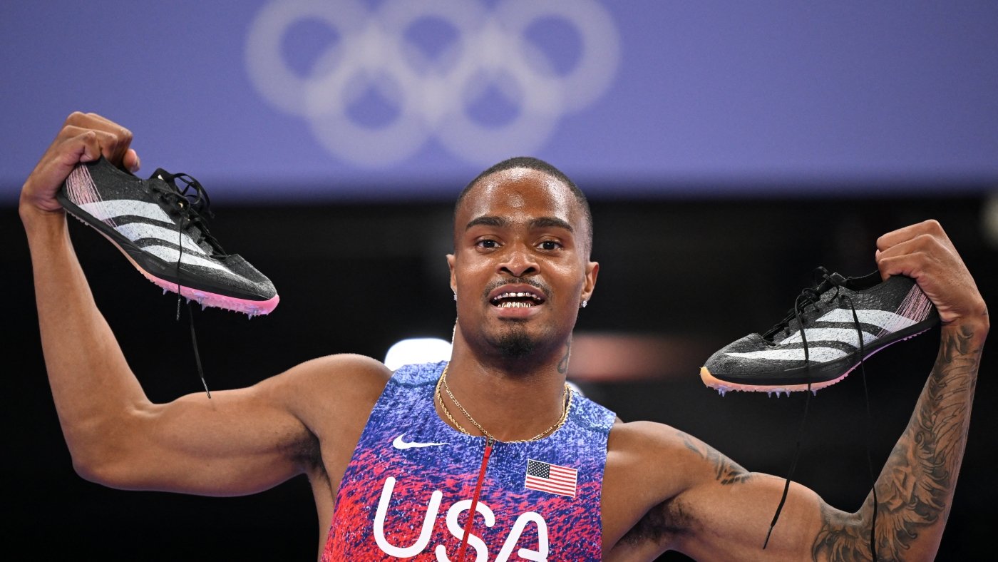 Quincy Hall wins the Olympic 400-meter race, bringing gold back to the U.S.