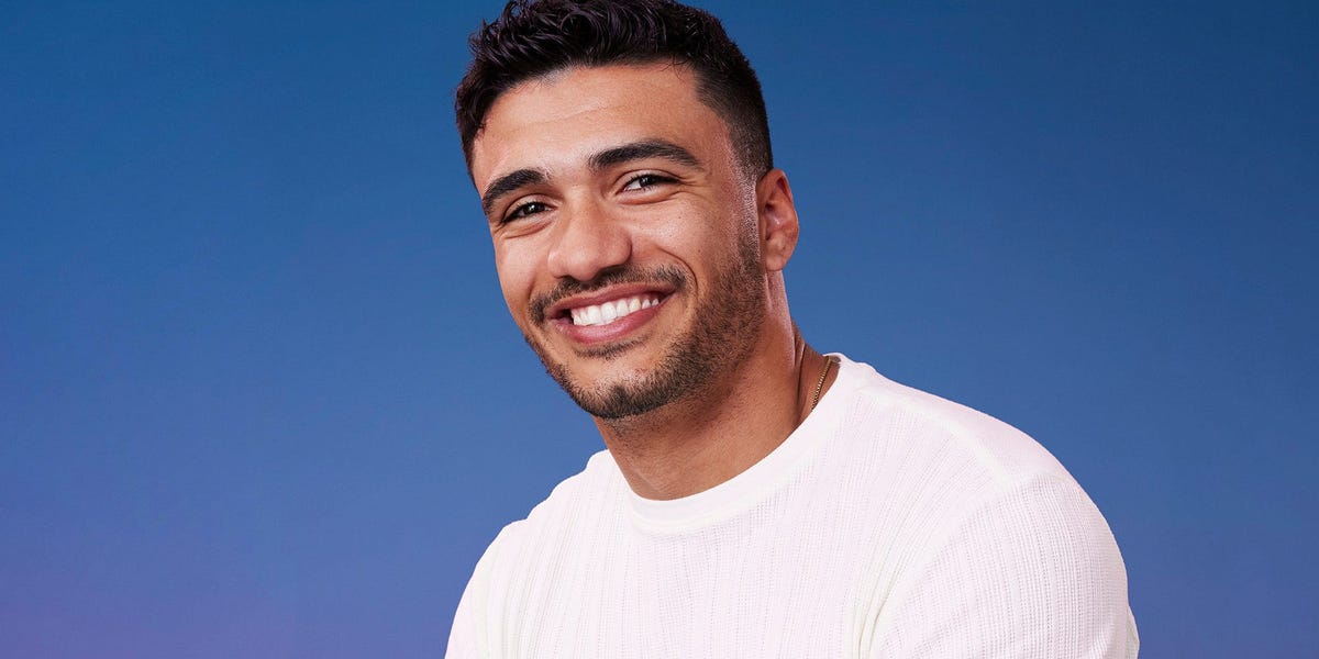 Meet Jonathon Johnson, the 'hopeless romantic' and 'Bachelorette' dark horse who just might win Jenn's heart