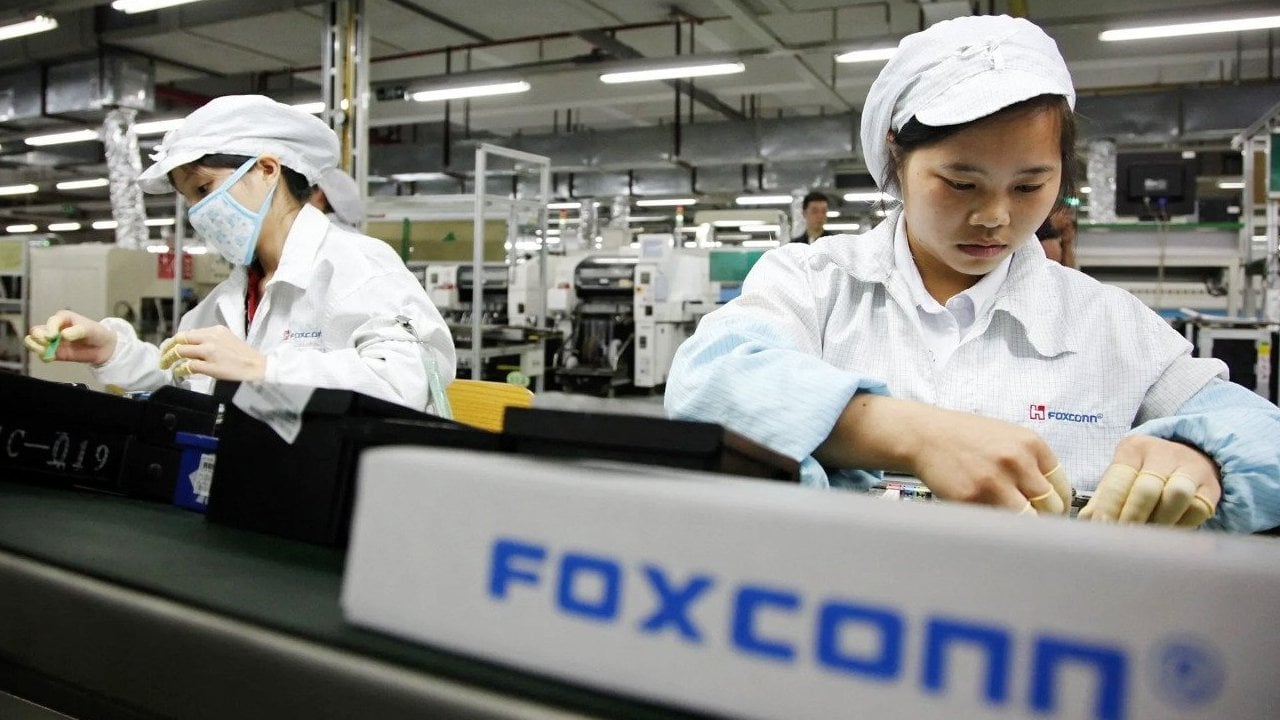 AI demand boosts Apple supplier Foxconn's profits