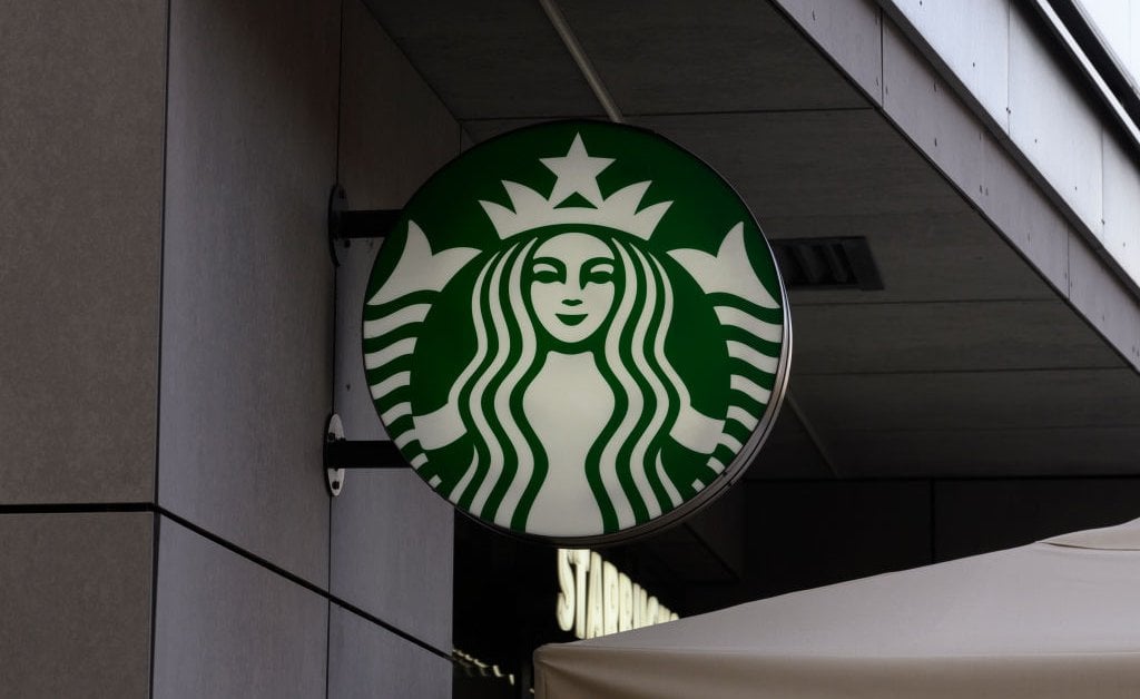 Starbucks Replaces its CEO, Names Chipotle Chief to Head the Company