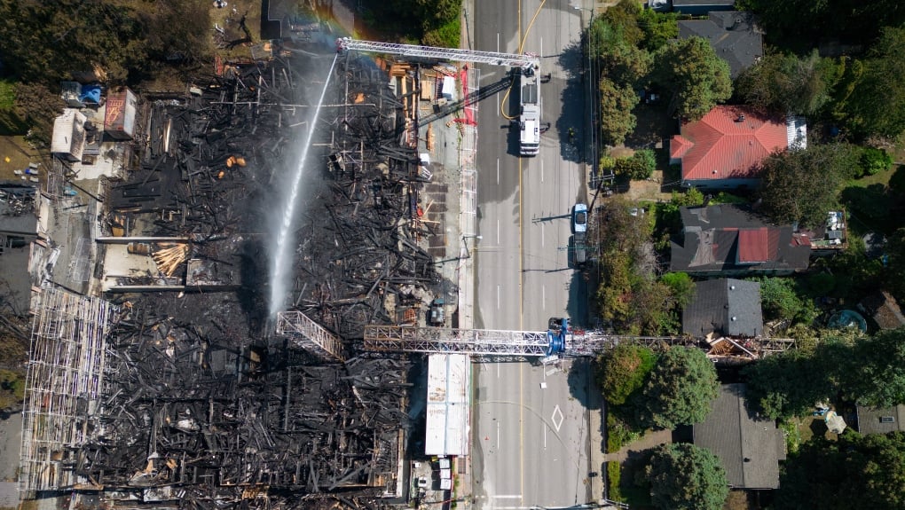 5 homes unsafe following Vancouver fires, crane collapse: city 