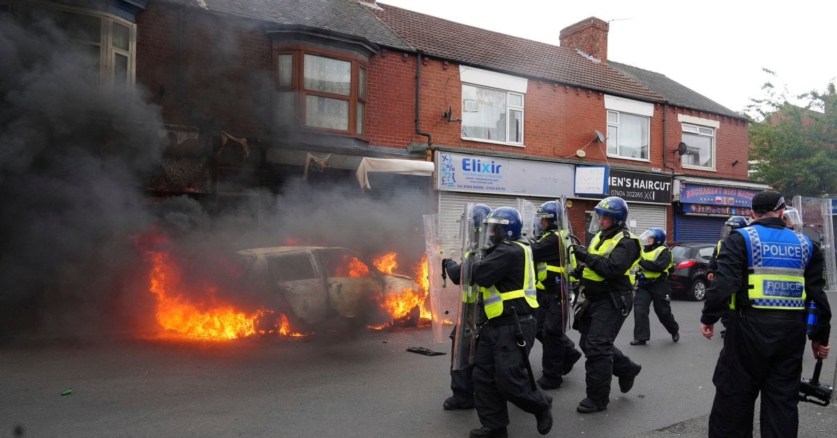 U.K. Police Prepare for Another Night of Violence as Country Reels From Disorder