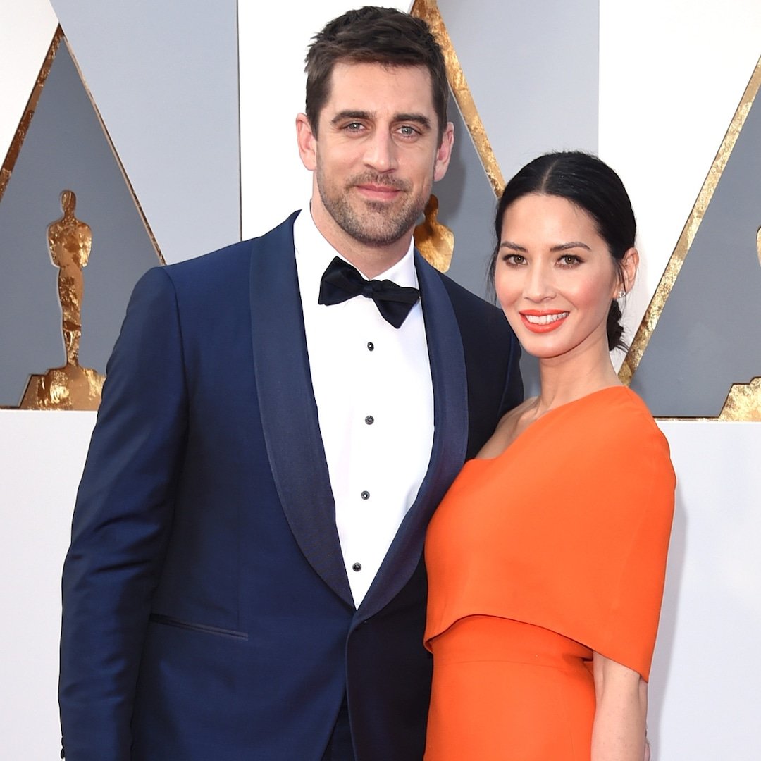  Aaron Rodgers Breaks Silence on Rumor Olivia Munn Caused Family Rift 