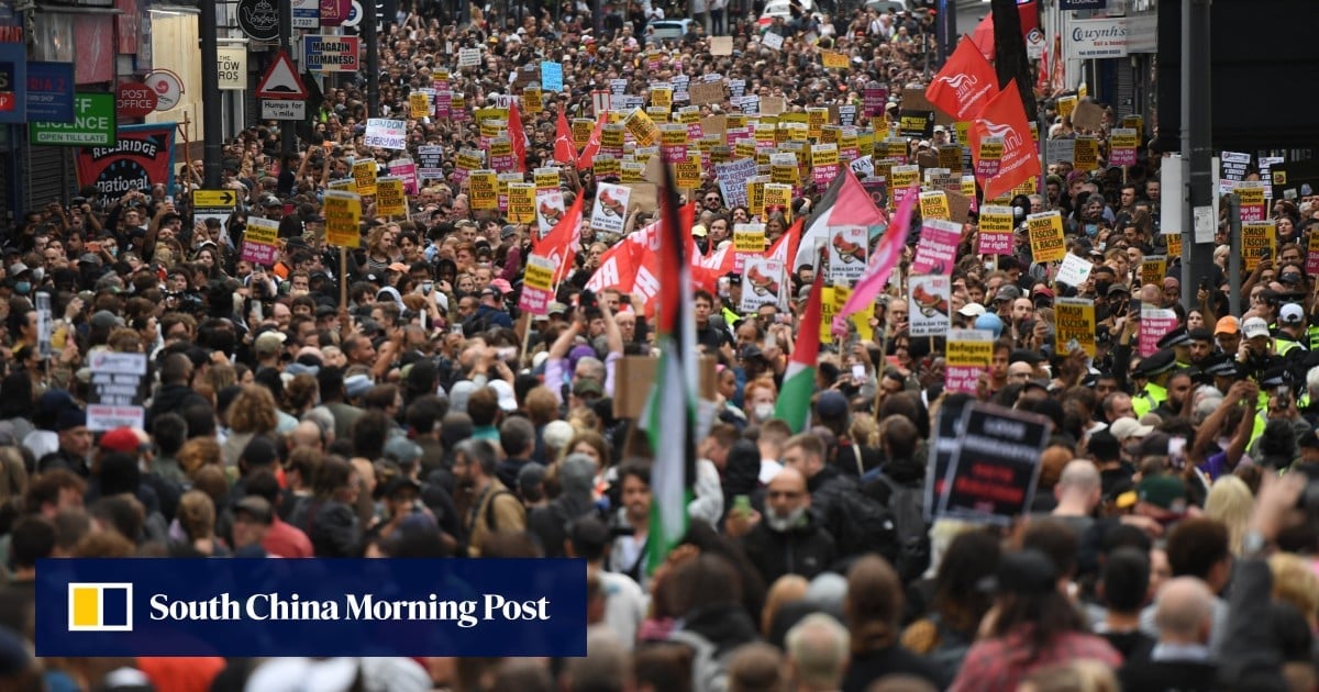 Anti-racism protesters sweep Britain after days of far-right riots