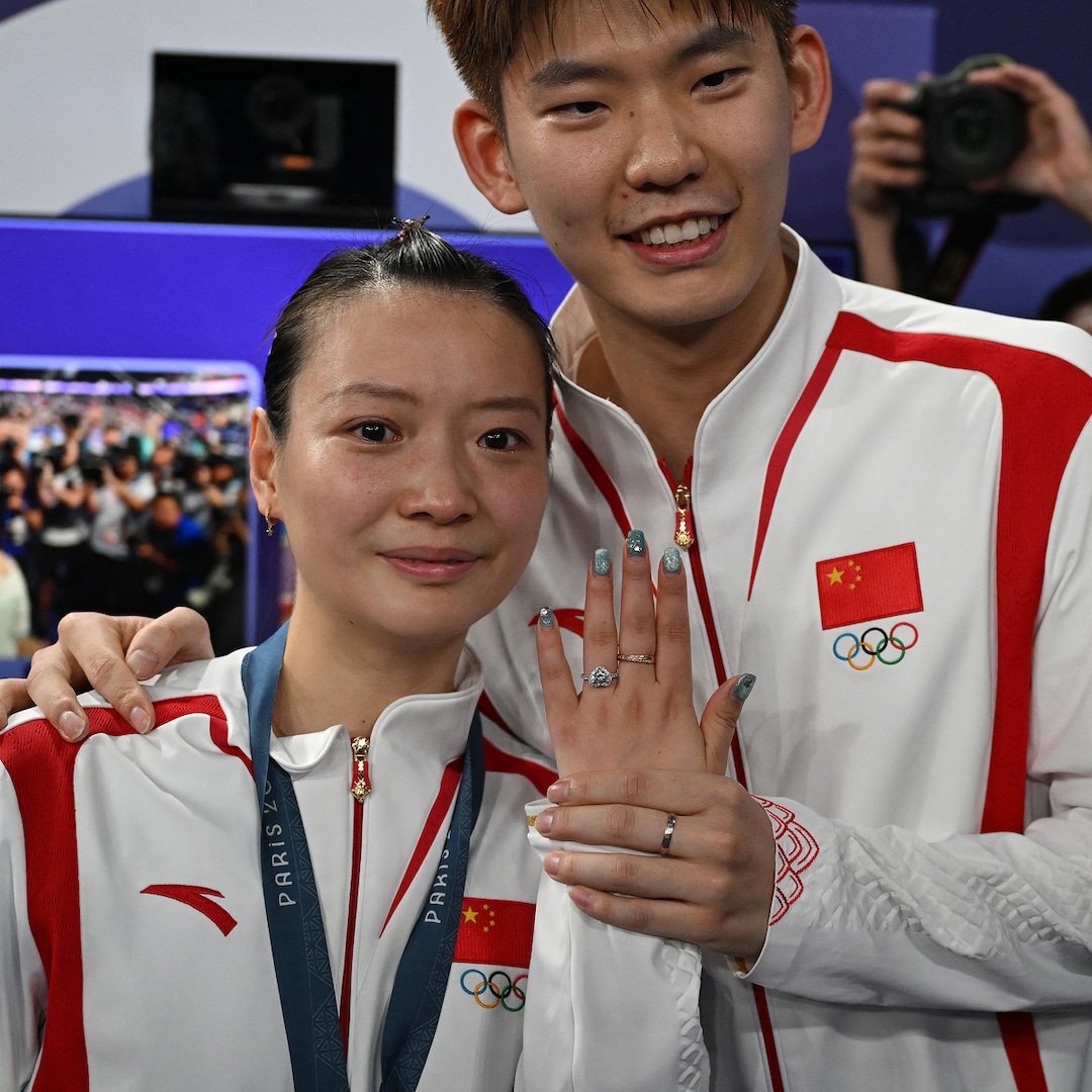  Badminton's Huang Yaqiong Wins Olympic Gold Moments Before Engagement 