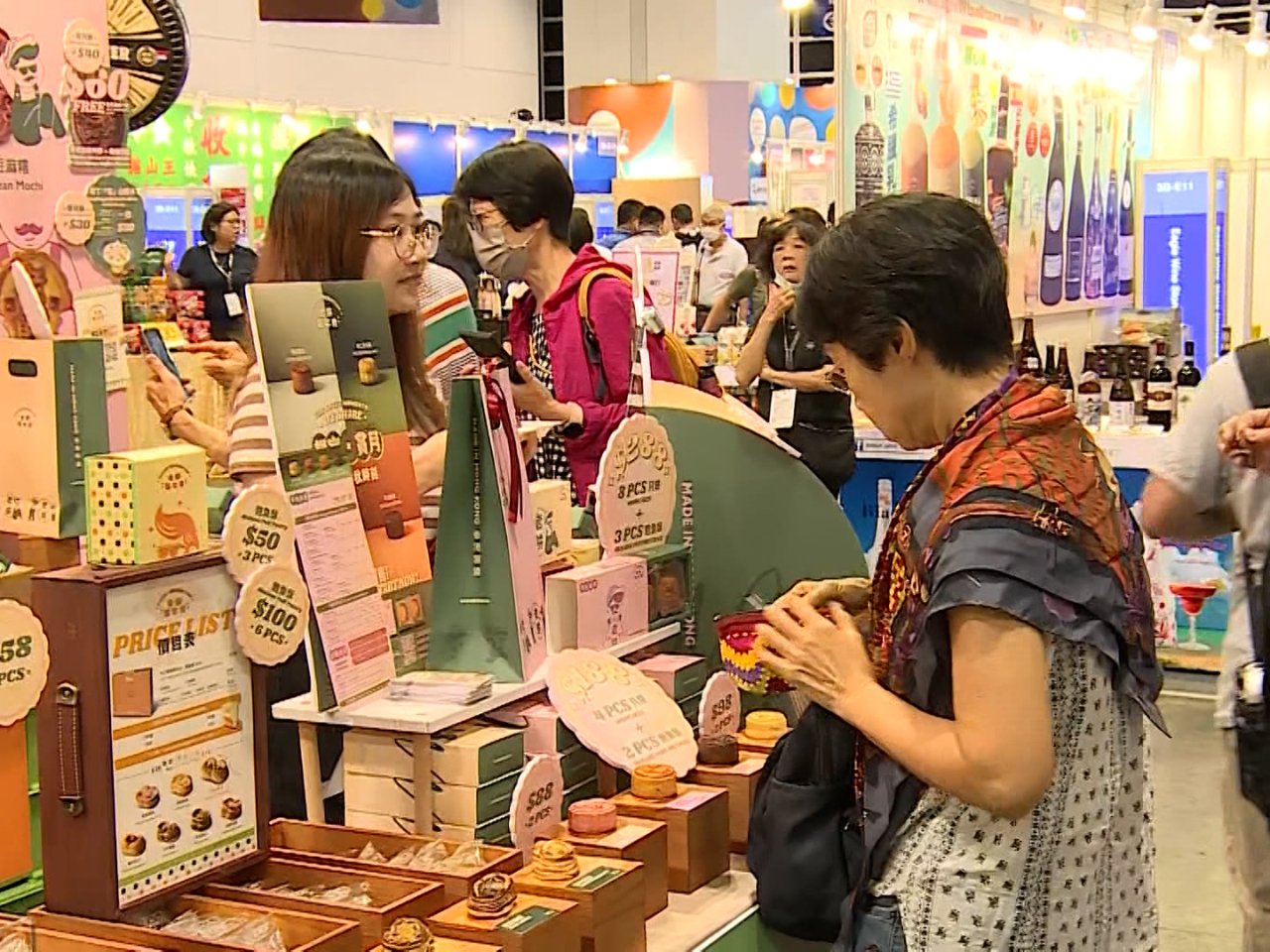 Bargain hunters snap up deals at Food Expo