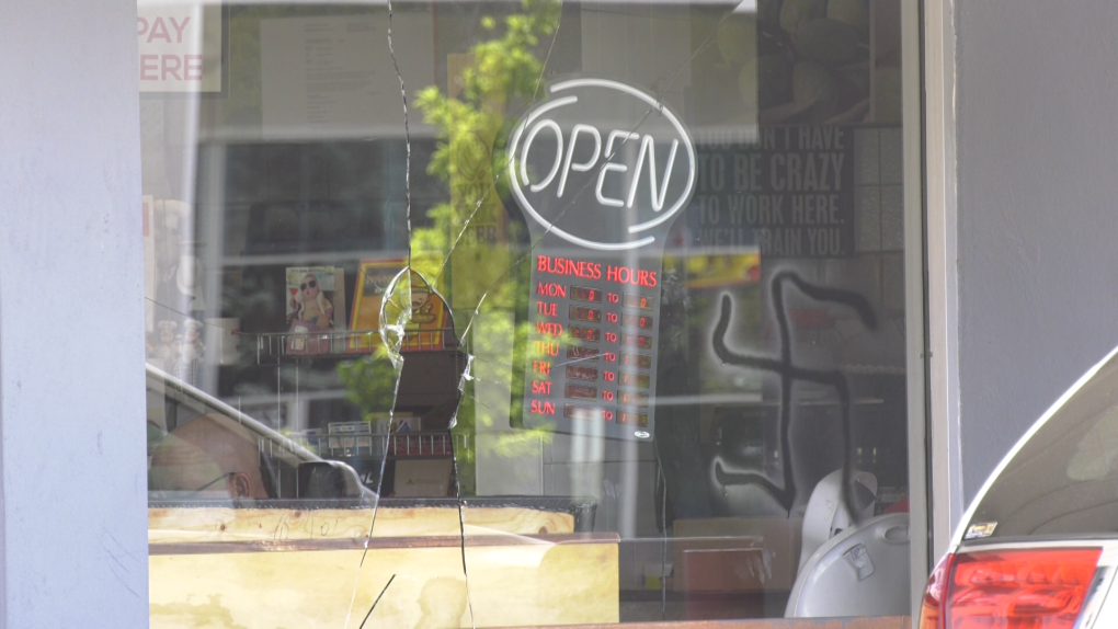 Community steps in to help after popular Ottawa pizzeria vandalized 