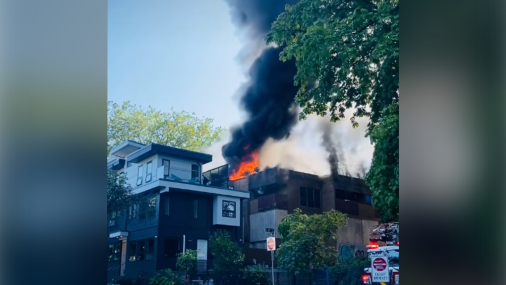 Crews called to massive fire at vacant Vancouver apartment building 