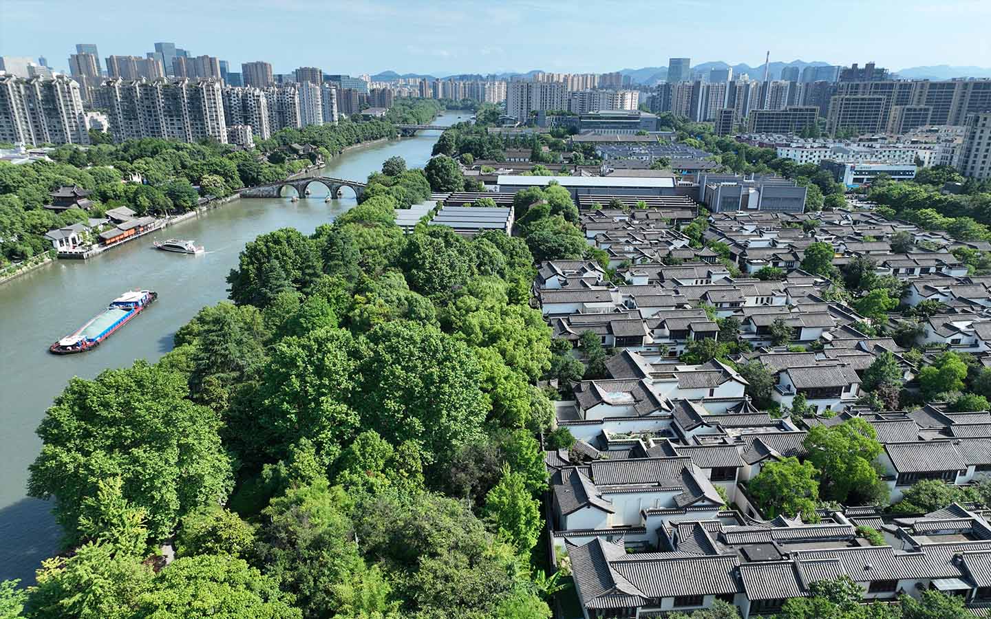 Extreme summer heat grips Eastern China, breaking records