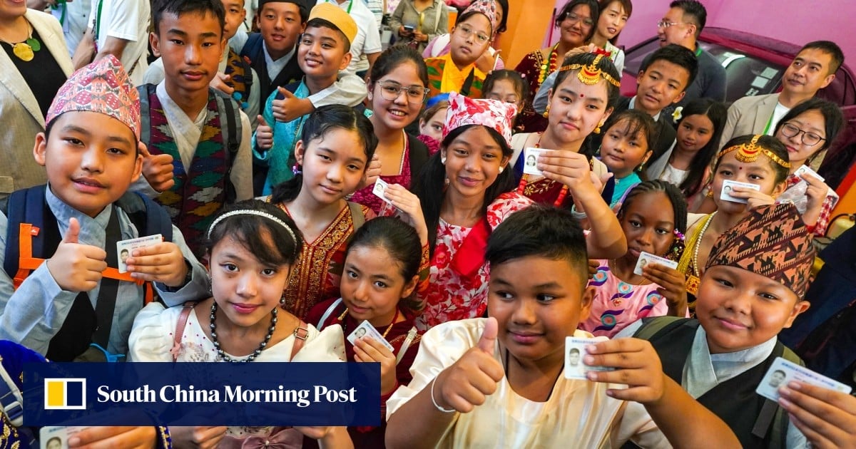 First batch of Hong Kong ethnic minority pupils depart for mainland China tour