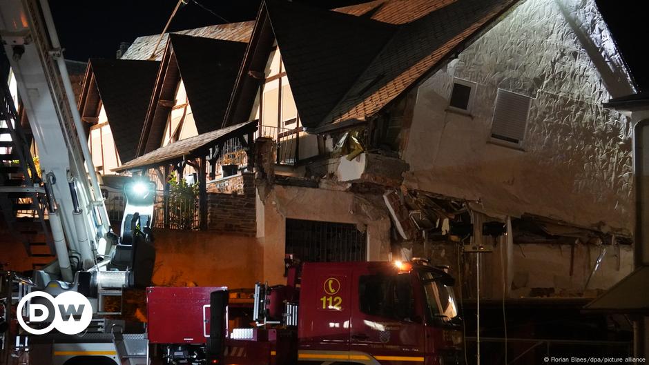 Germany: 1 dead, 8 trapped after hotel building collapse