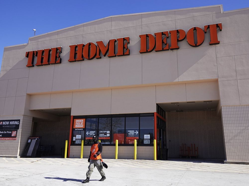 Home Depot trims guidance with anxiety about the broader economy up among contractors and homeowners