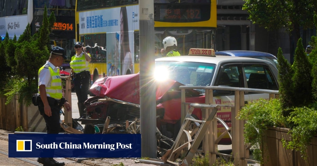 Hong Kong taxi driver, 77, passenger injured after crashing into lamp post in Admiralty