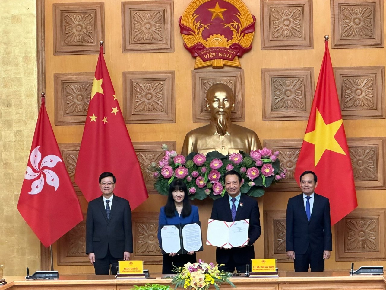 Hong Kong, Vietnam sign eight agreements