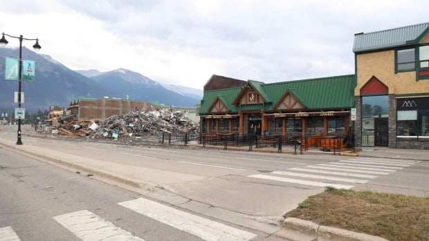 Jasper, Alta., re-entry details coming on Monday, mayor says