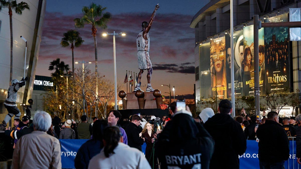 Lakers to unveil second of three Kobe Bryant statues outside Crypto.com Arena, per report 