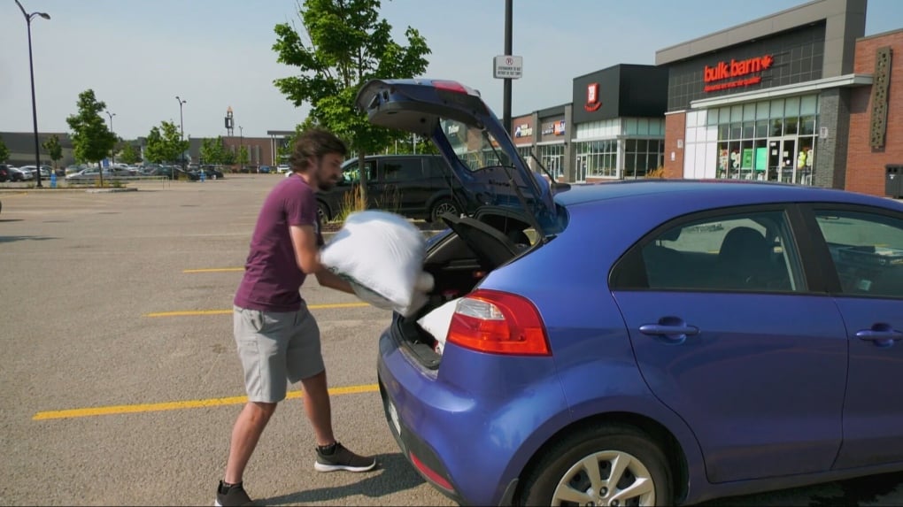 Living out of his car, Quebec man chronicles experience as he pays off debt