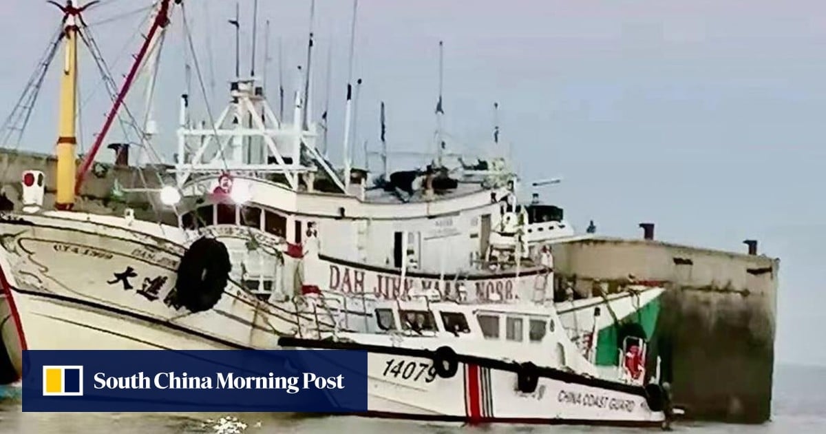 Mainland China returns Taiwanese fishing boat and 4 crew; captain held for investigation