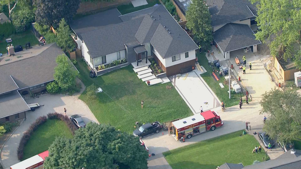 Man trapped in trench in Toronto dies: police