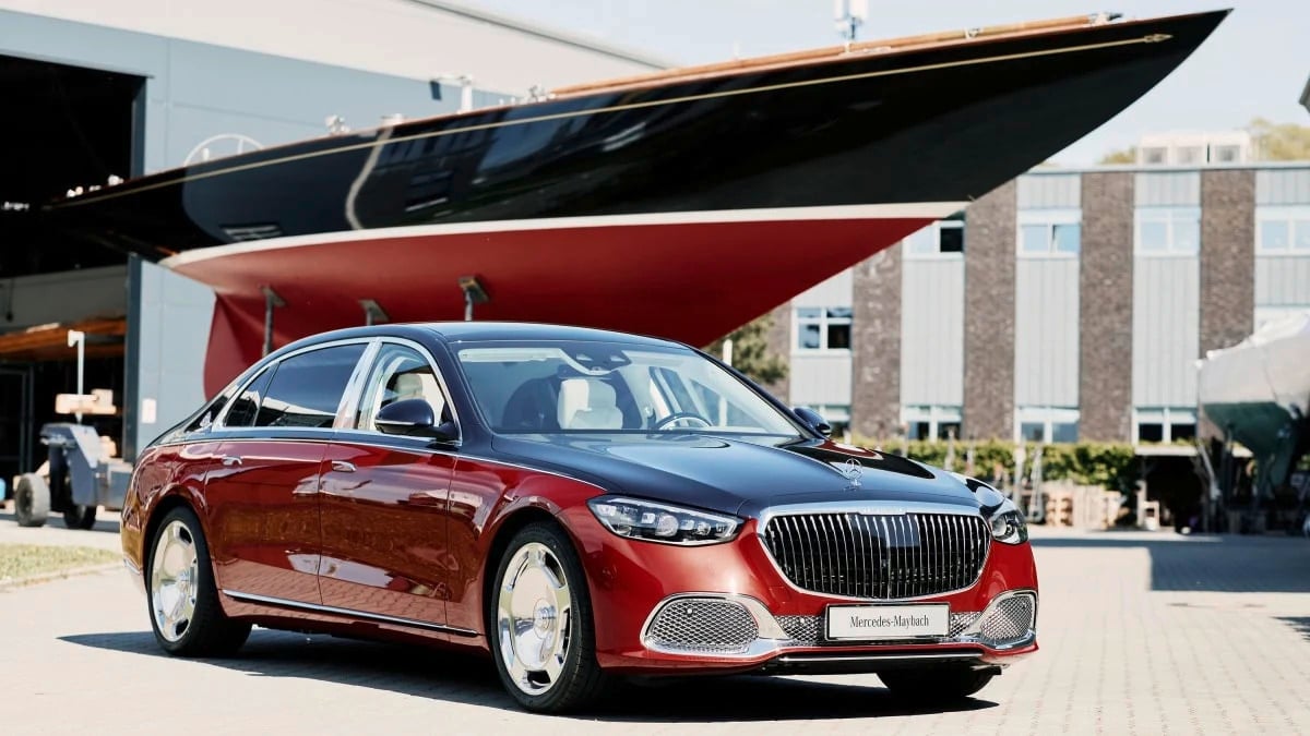 Mercedes-Maybach S 680 celebrates a yacht and Robbe & Berking's 150th