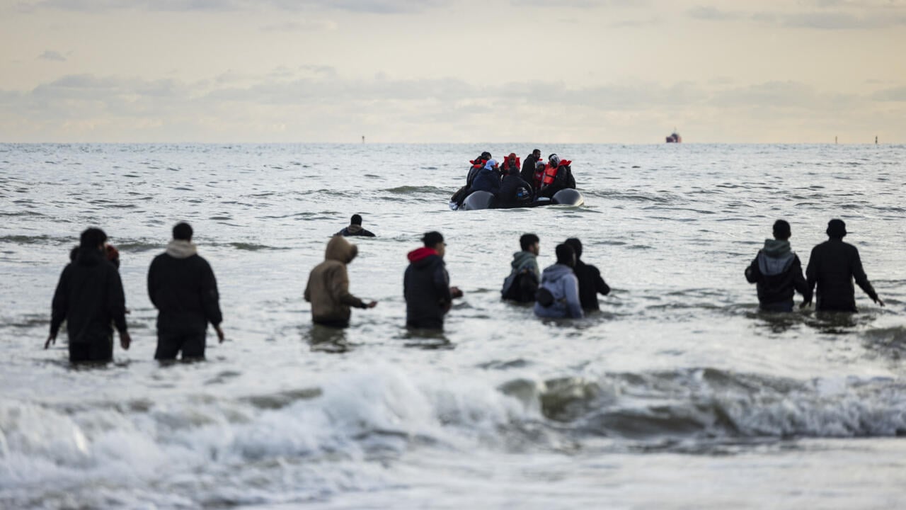 More than 700 migrants cross Channel to Britain in single day