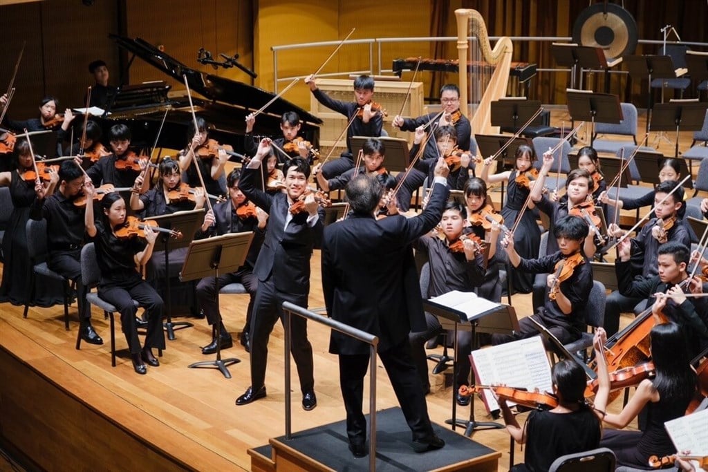National Symphony Youth Orchestra 'sparkles' on first overseas tour